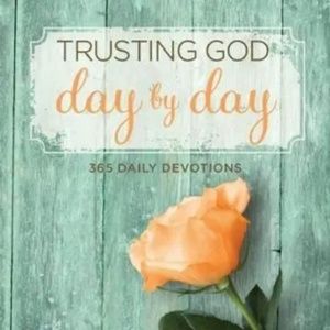Trusting God Day by Day: 365 Daily Devotions